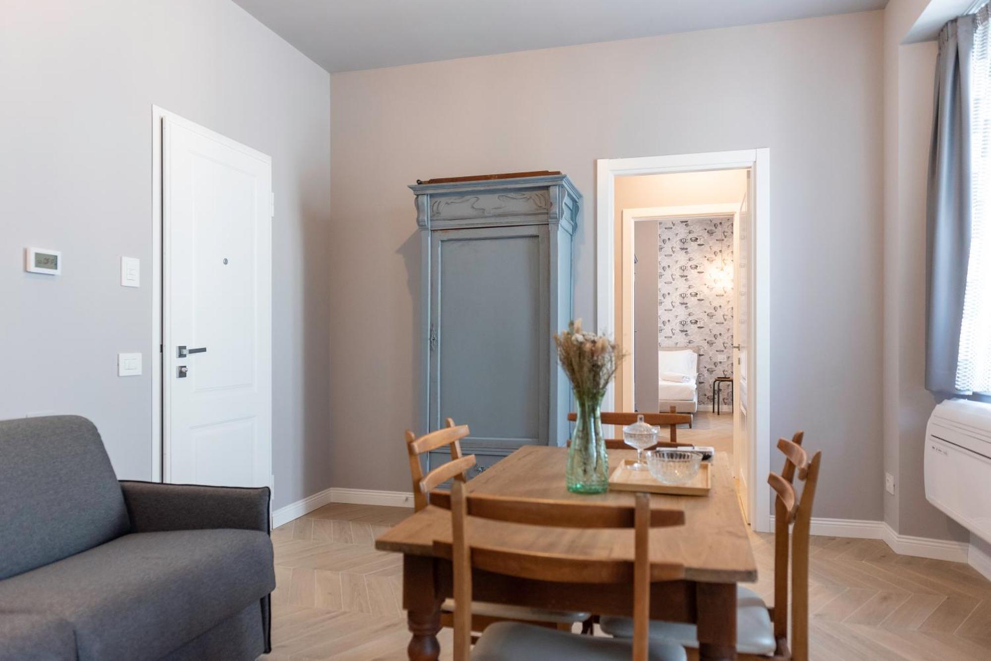 Regina Boutique Suites Триест Экстерьер фото