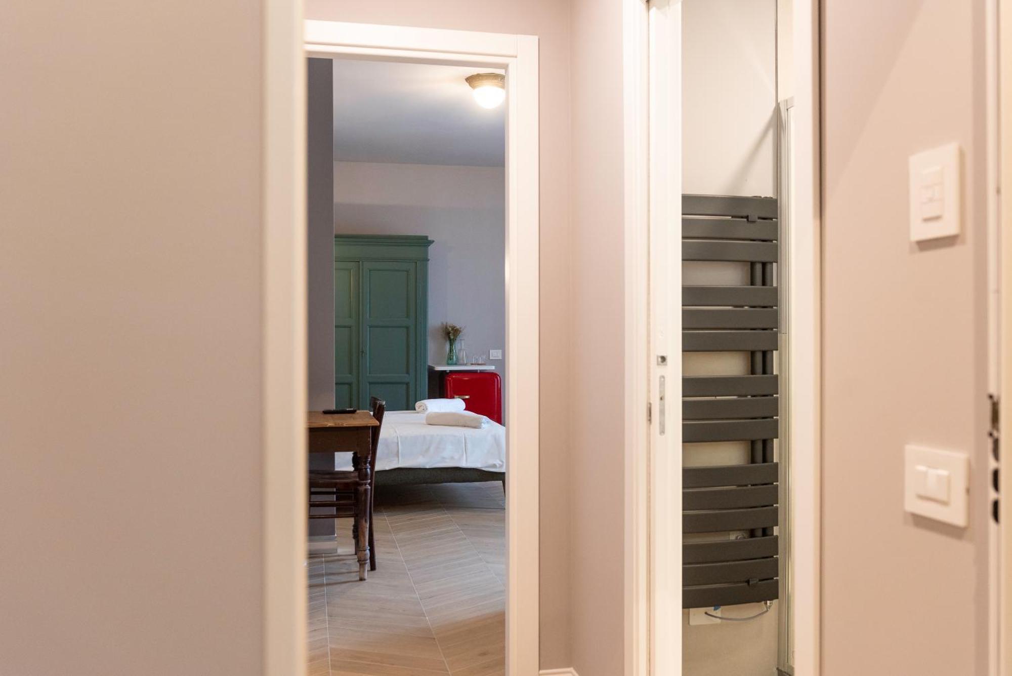 Regina Boutique Suites Триест Экстерьер фото