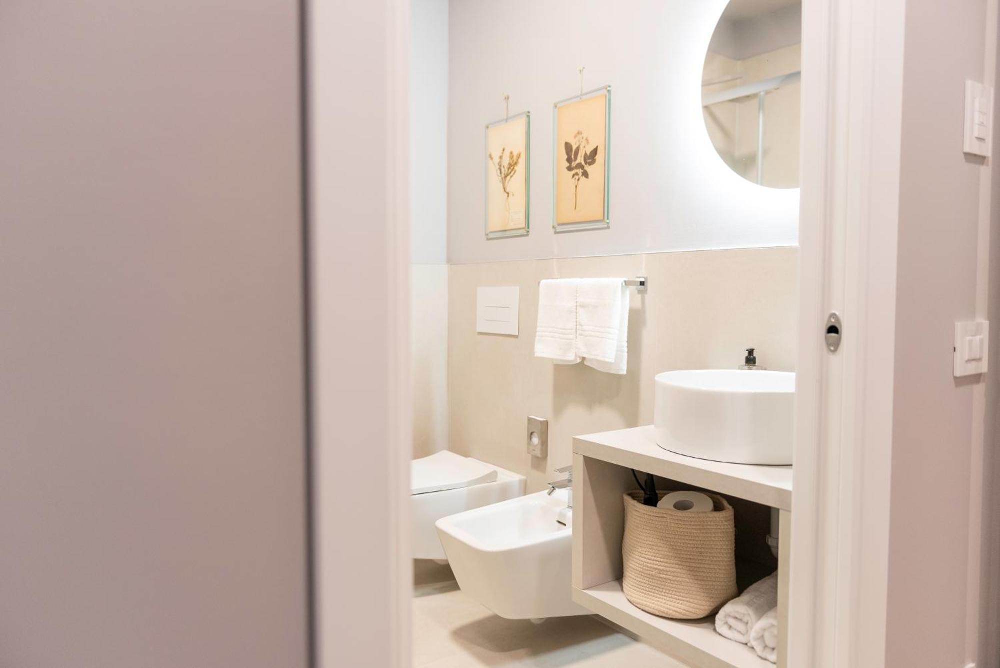 Regina Boutique Suites Триест Экстерьер фото