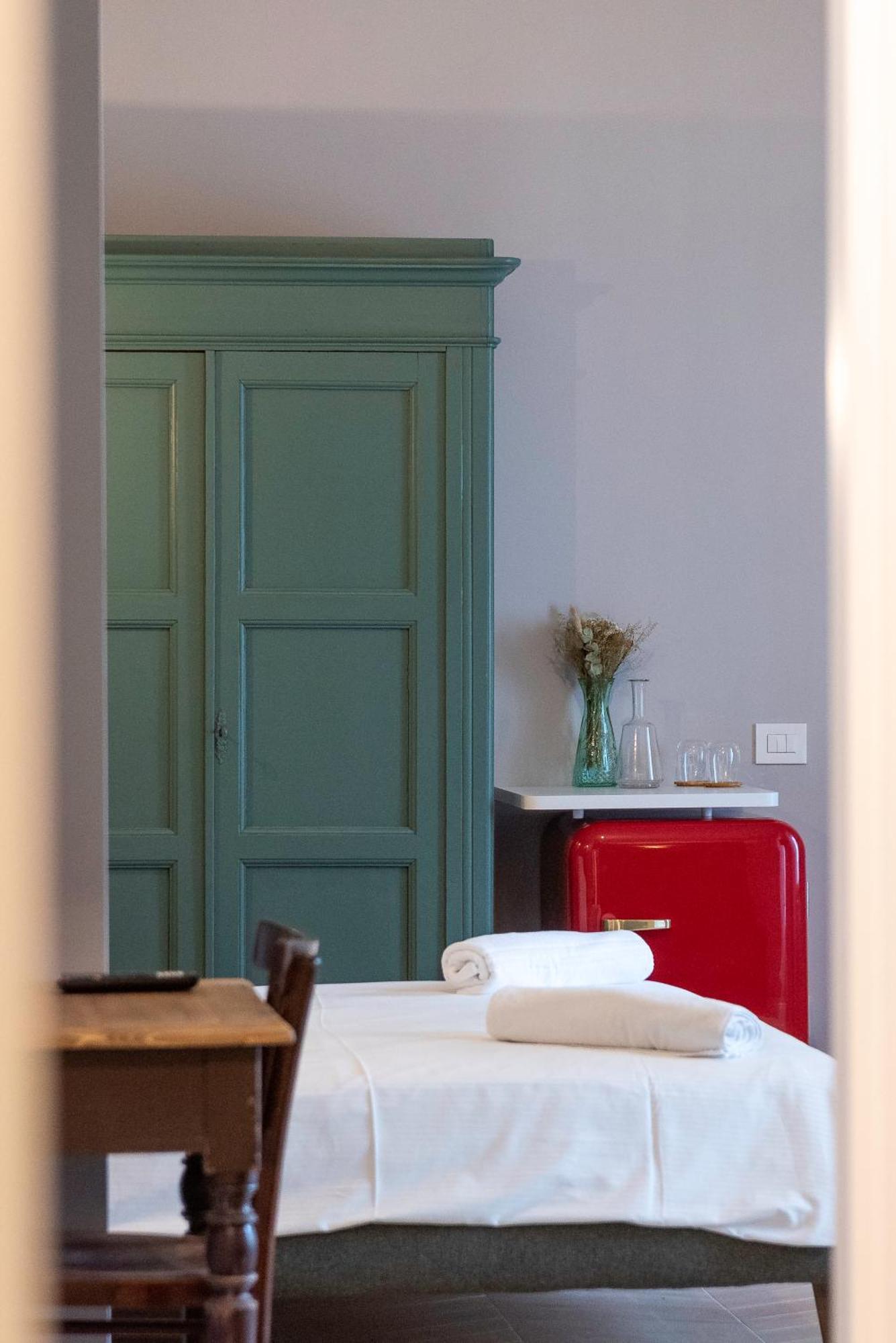 Regina Boutique Suites Триест Экстерьер фото