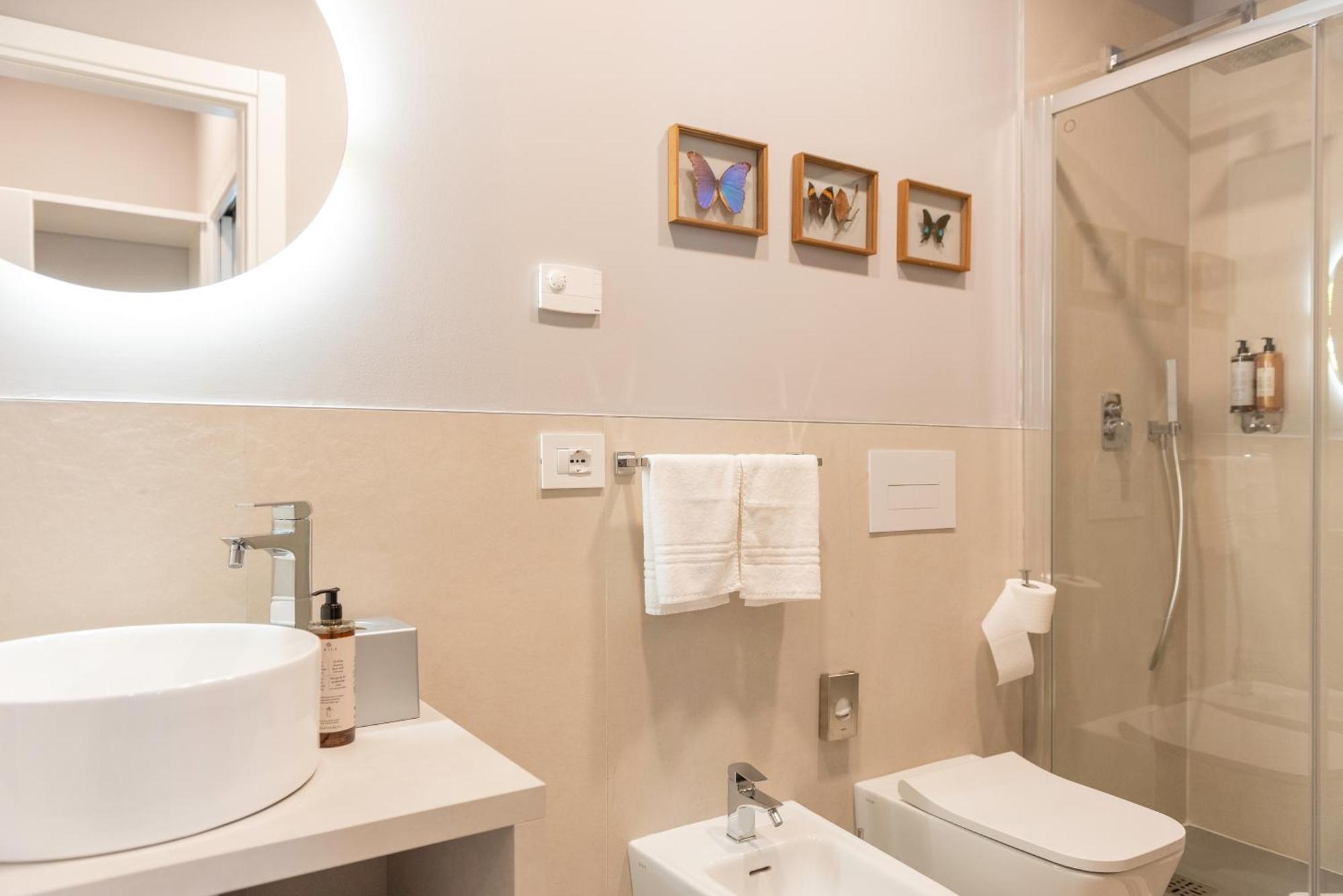 Regina Boutique Suites Триест Экстерьер фото