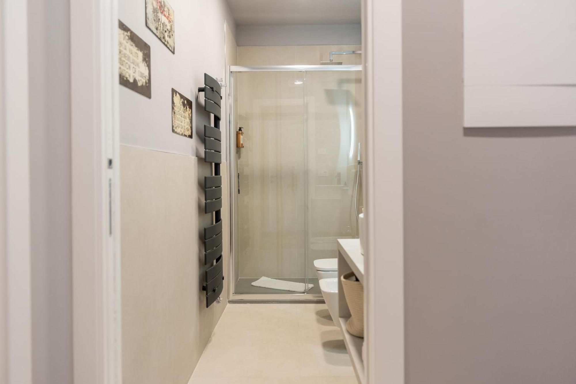 Regina Boutique Suites Триест Экстерьер фото