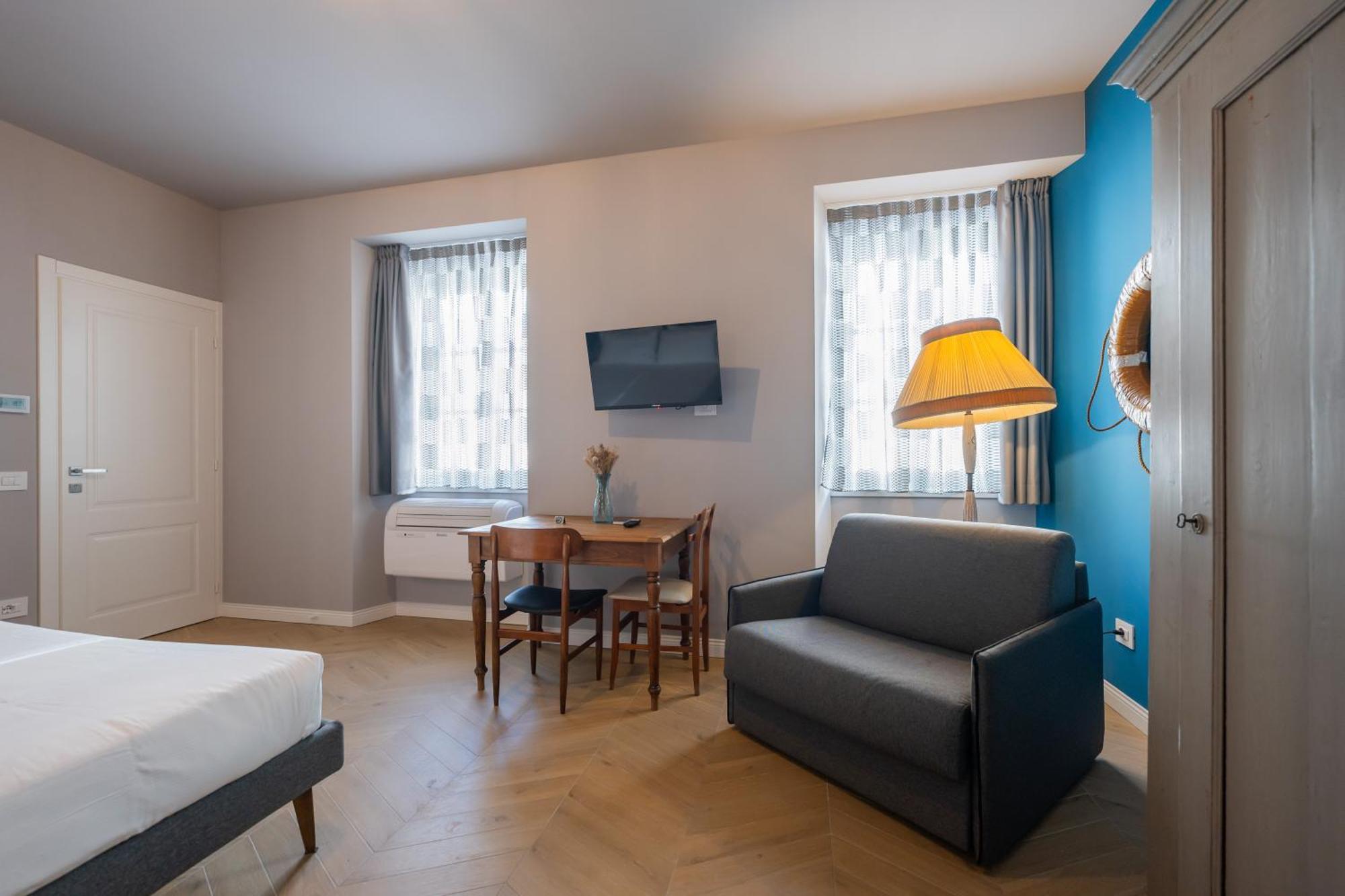 Regina Boutique Suites Триест Экстерьер фото