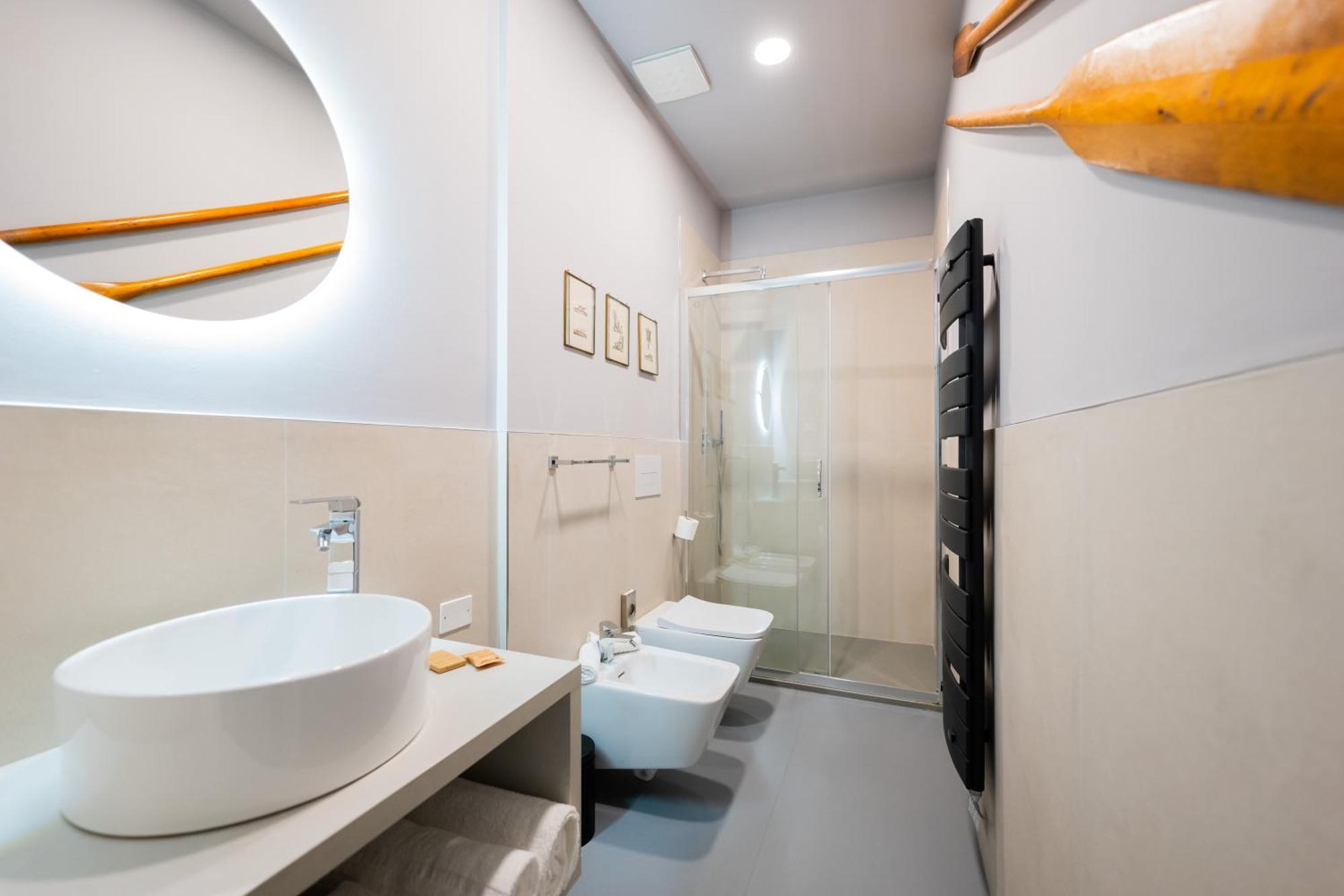Regina Boutique Suites Триест Экстерьер фото