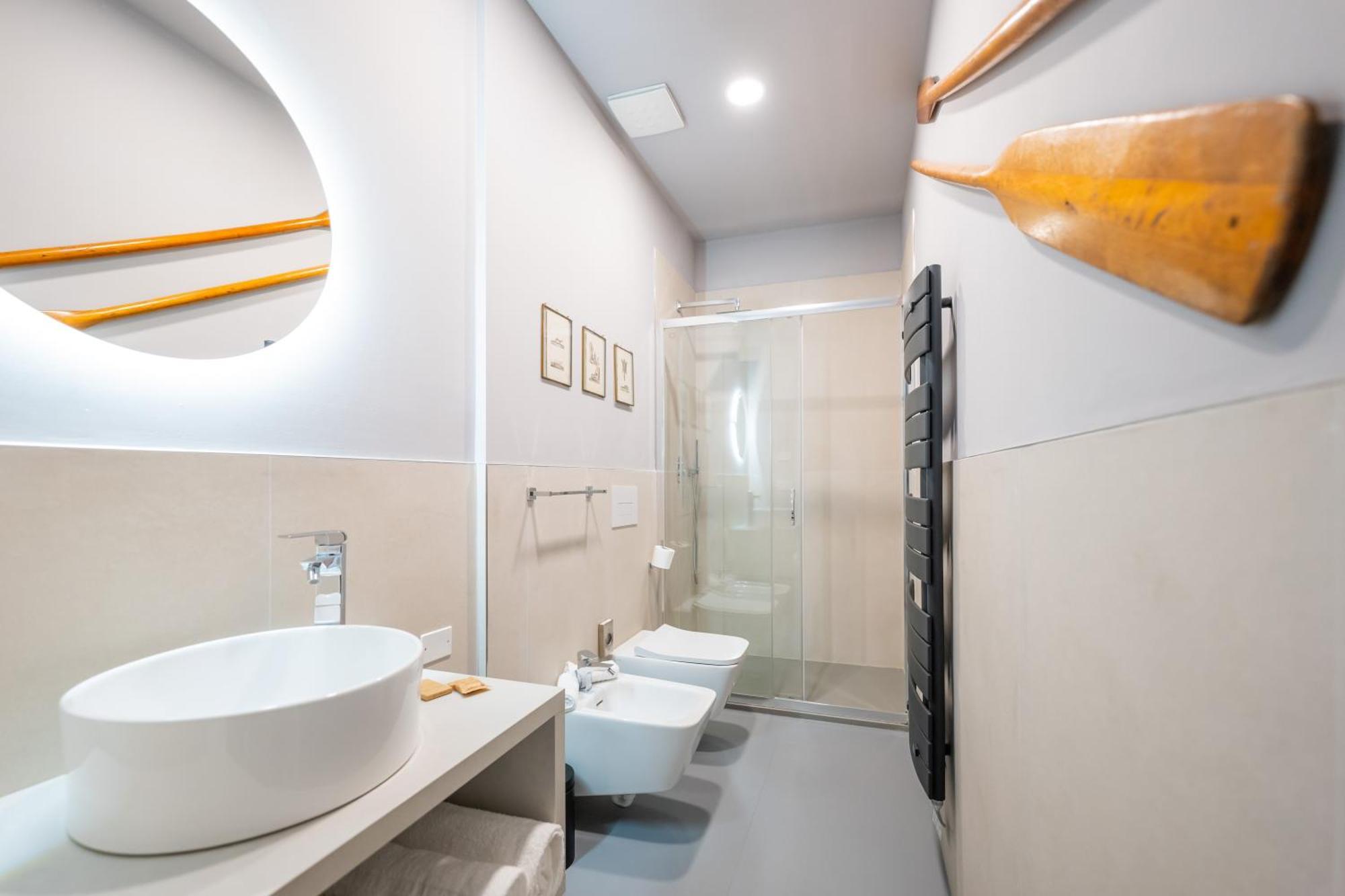 Regina Boutique Suites Триест Экстерьер фото